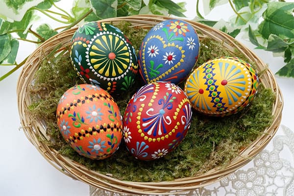 Beautiful painted Easter egg crafts