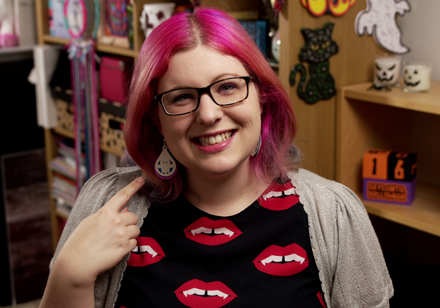 Halloween earrings with a Cricut machine